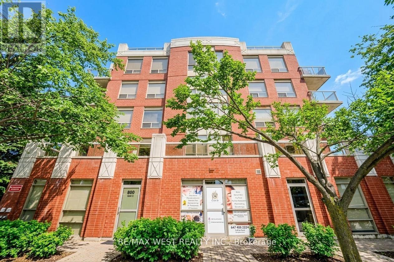 C3 - 800 Sheppard Avenue W Property Photo 2