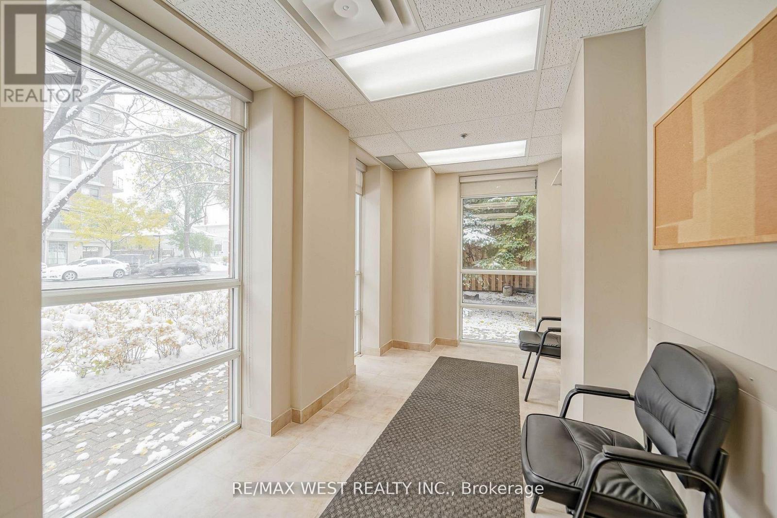 C3 - 800 Sheppard Avenue W Property Photo 4