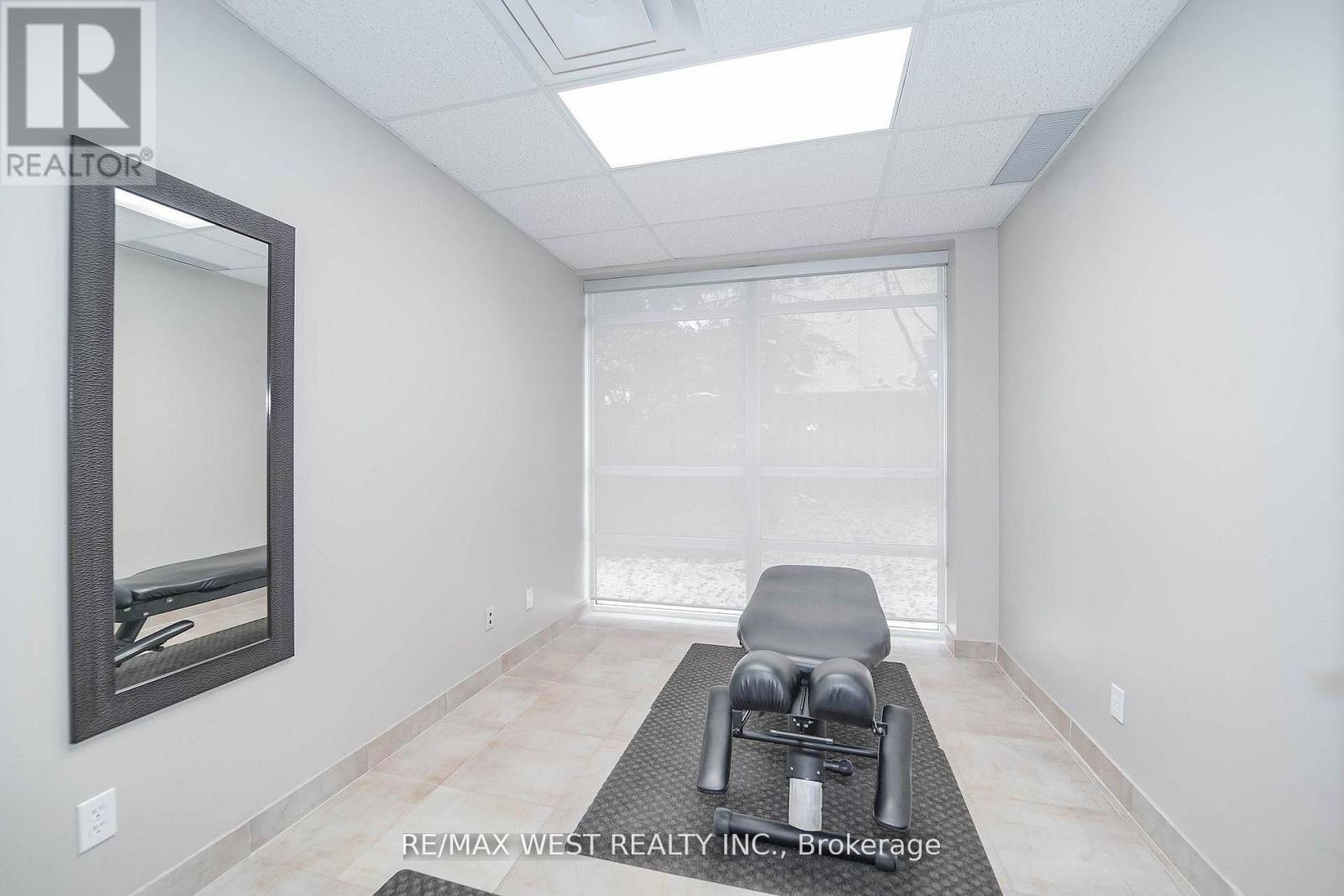 C3 - 800 Sheppard Avenue W Property Photo 6