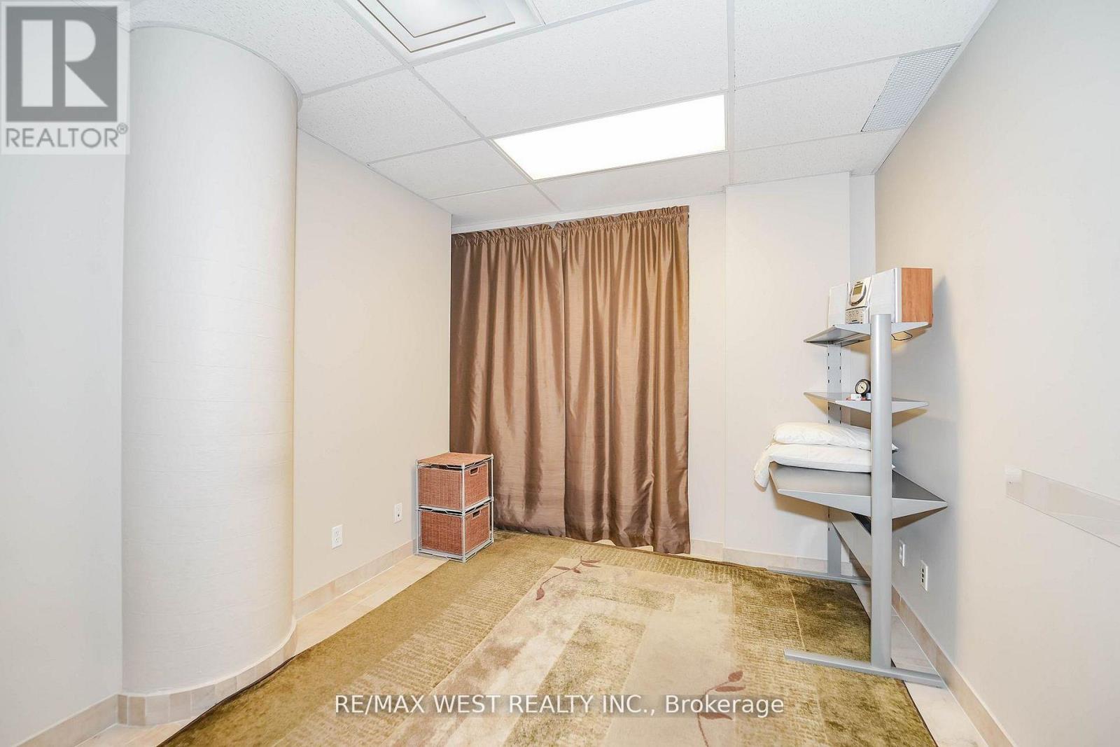 C3 - 800 Sheppard Avenue W Property Photo 8