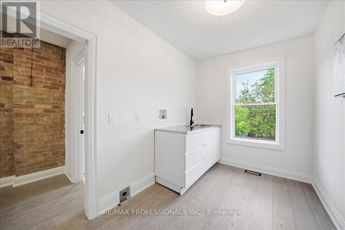 777 Dufferin Street Property Photo 18