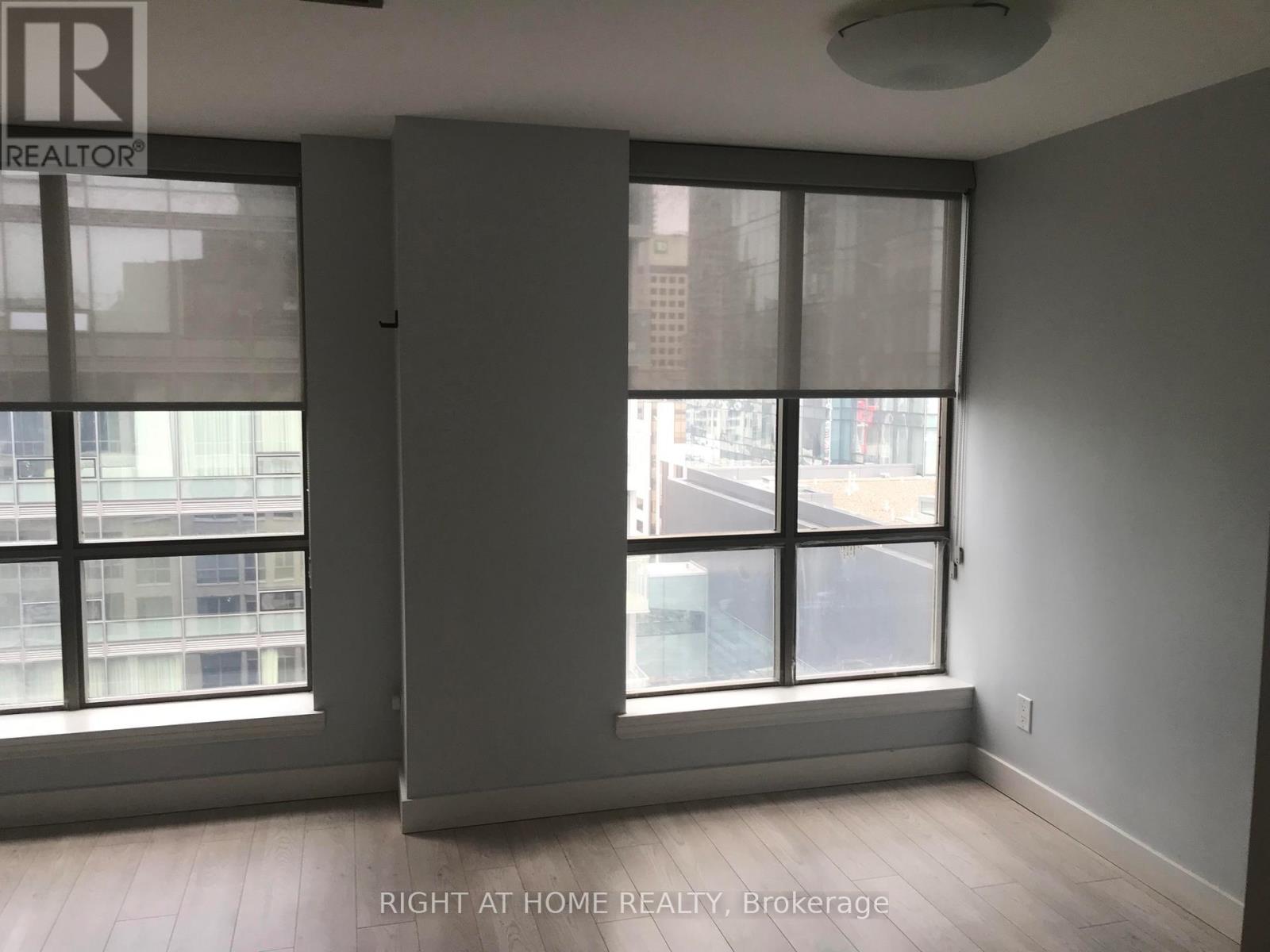 1601 - 40 Scollard Street Property Photo 7