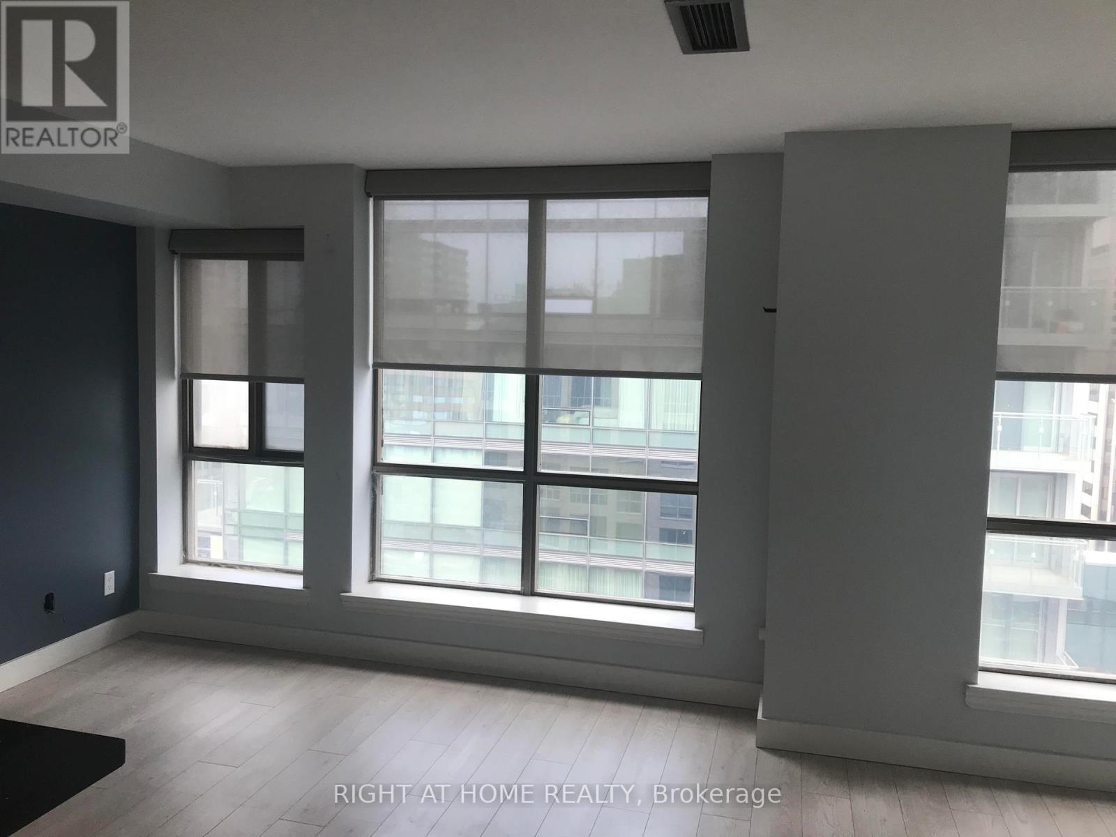 1601 - 40 Scollard Street Property Photo 8