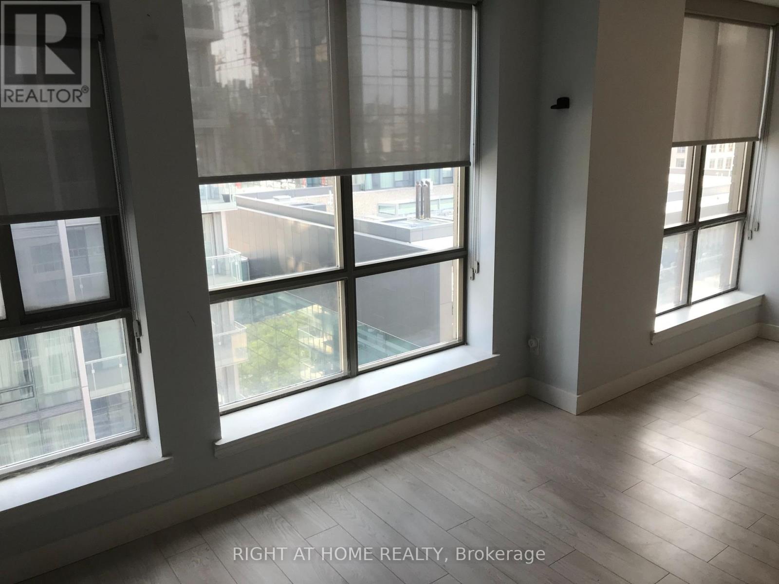 1601 - 40 Scollard Street Property Photo 10