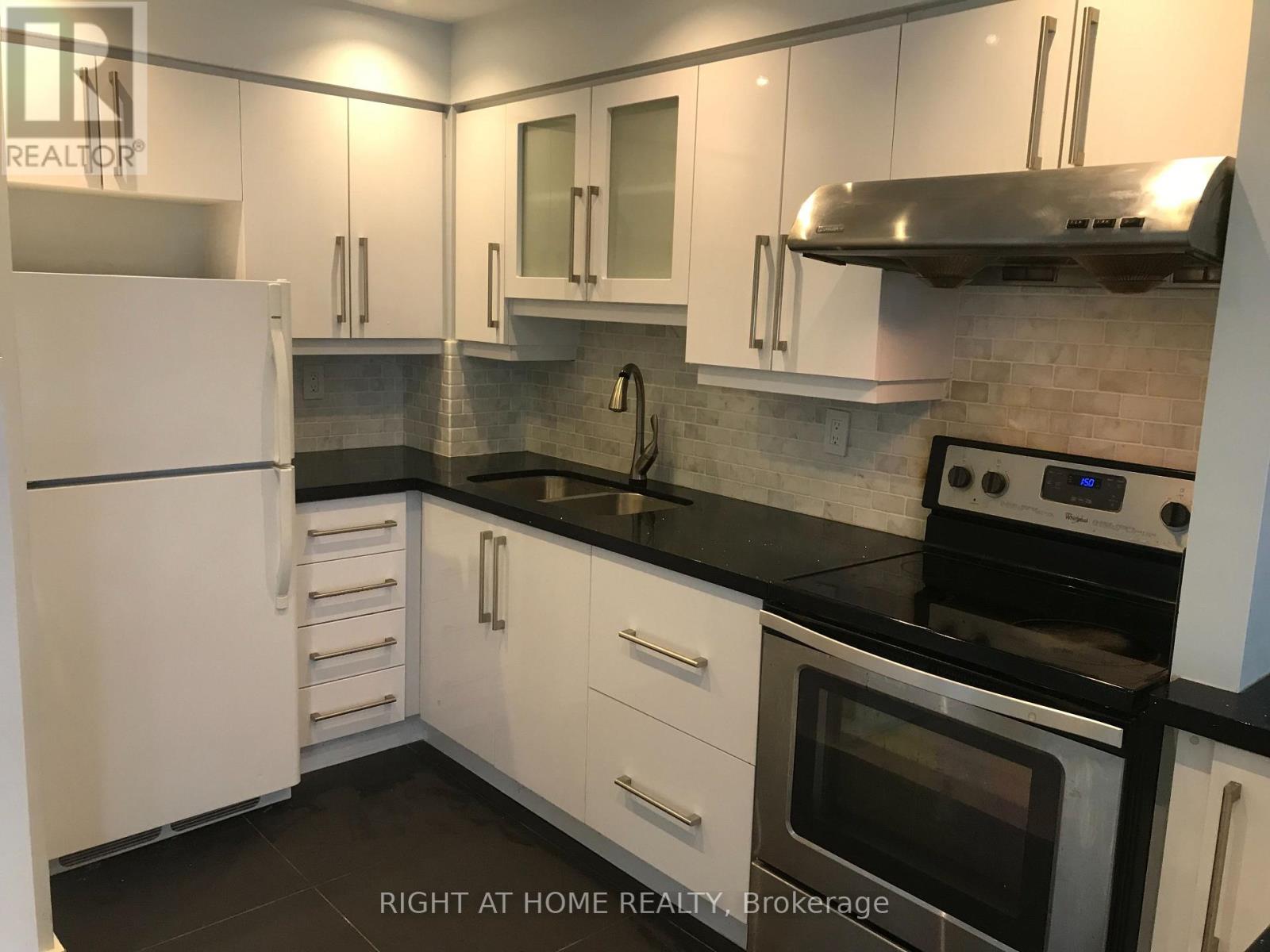 1601 - 40 Scollard Street Property Photo 17