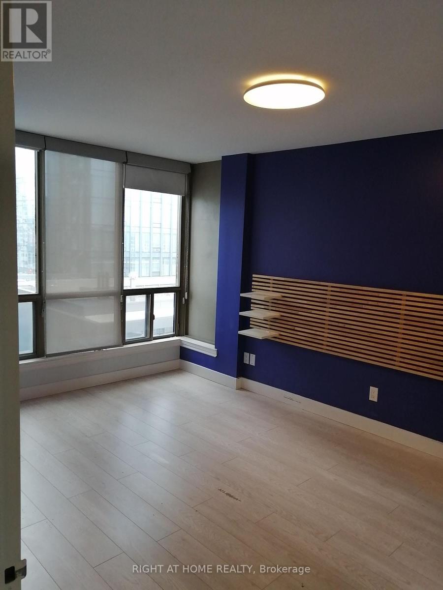1601 - 40 Scollard Street Property Photo 25