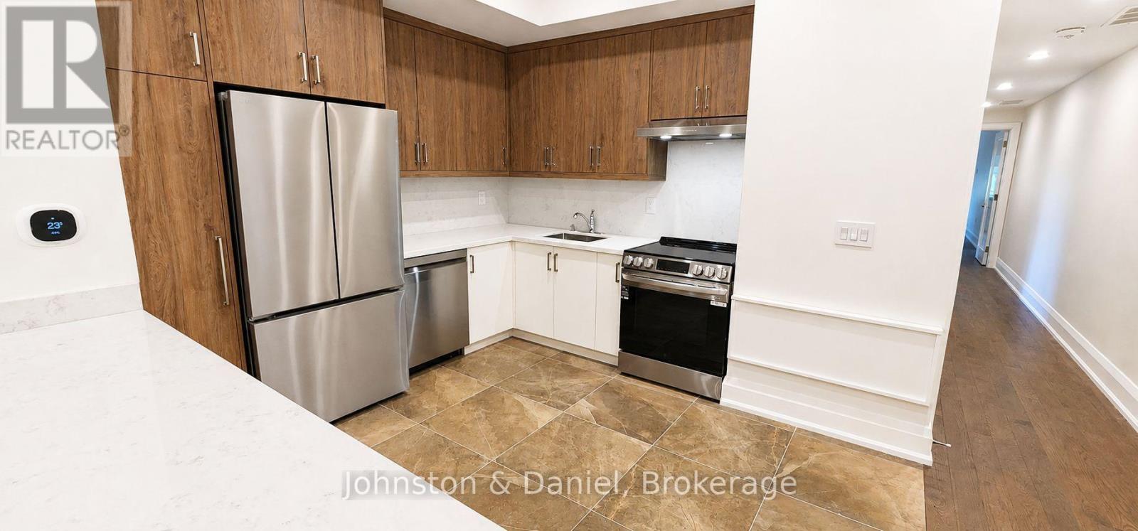202 - 2579 Yonge Street Property Photo 6