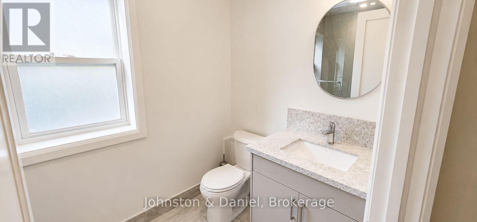 202 - 2579 Yonge Street Property Photo 11