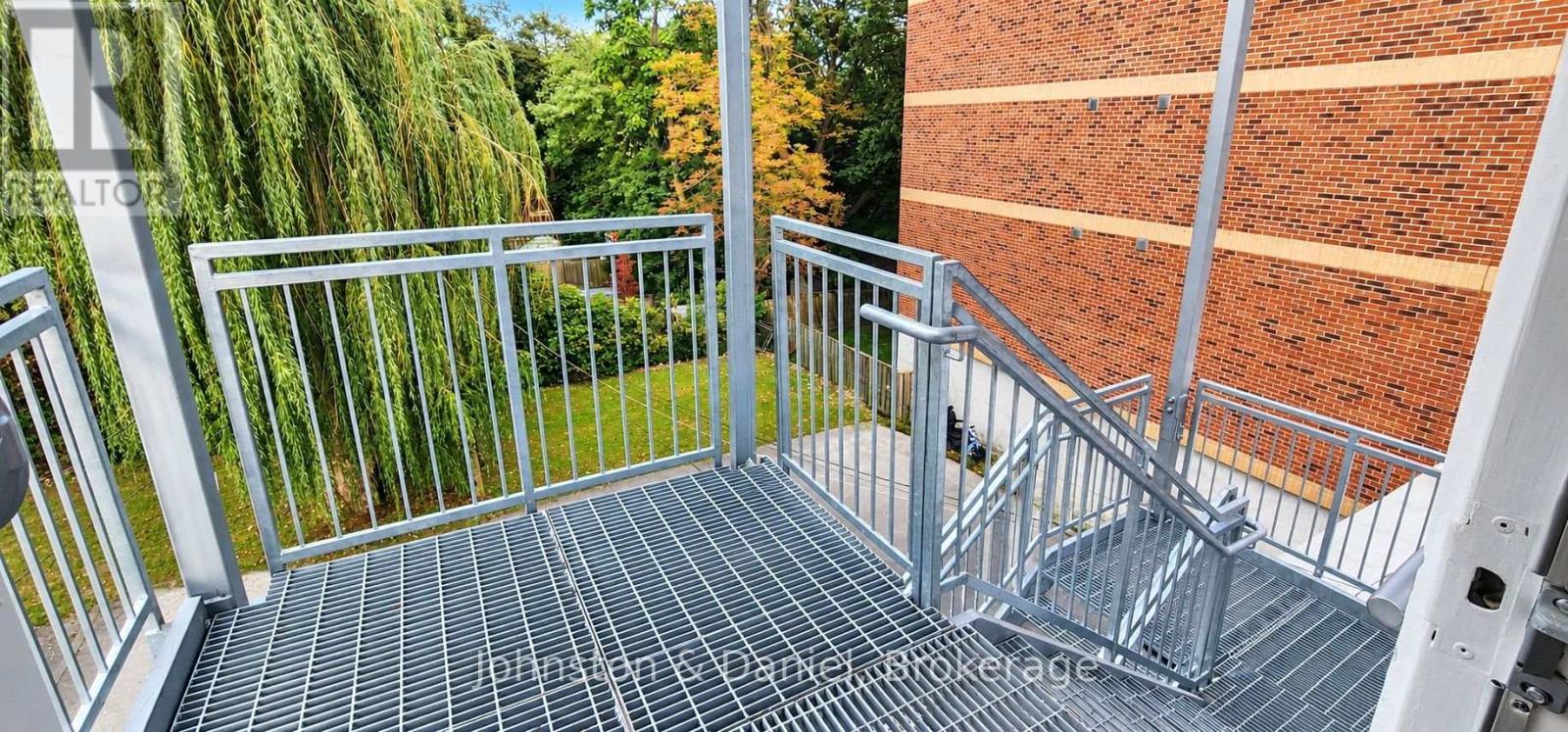 202 - 2579 Yonge Street Property Photo 15