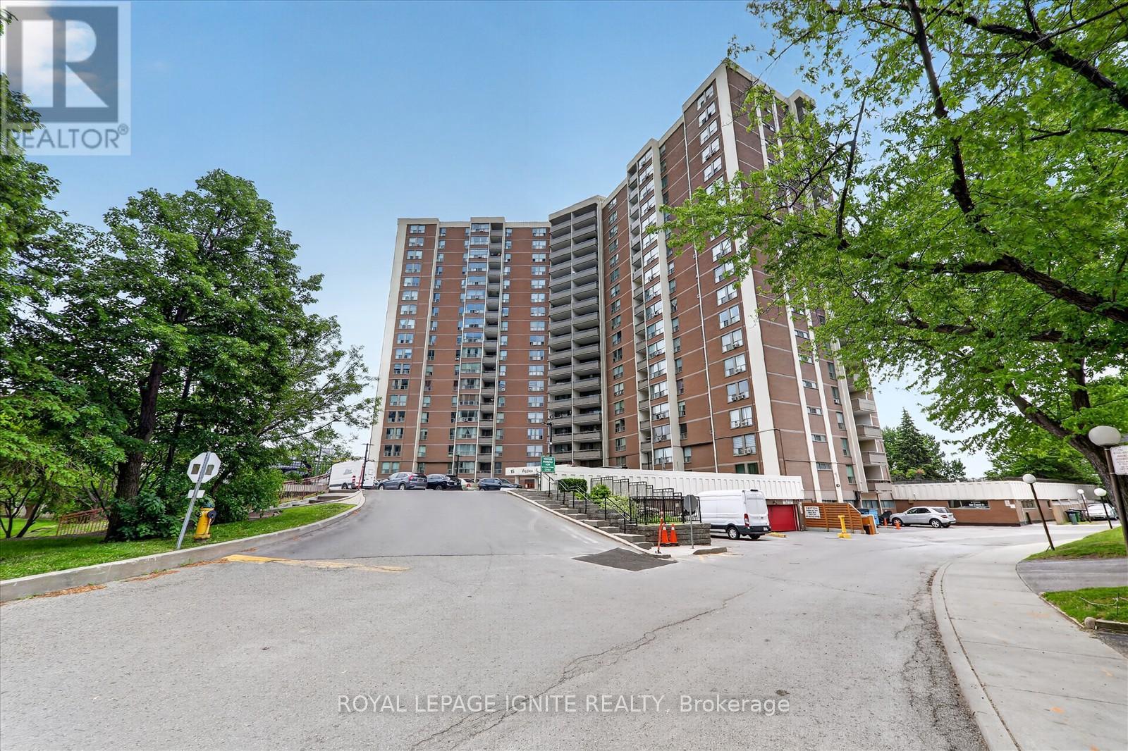 208 - 15 VICORA LINK WAY