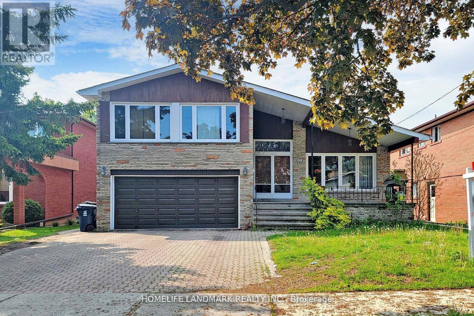 ROOM - 435 CONNAUGHT AVENUE