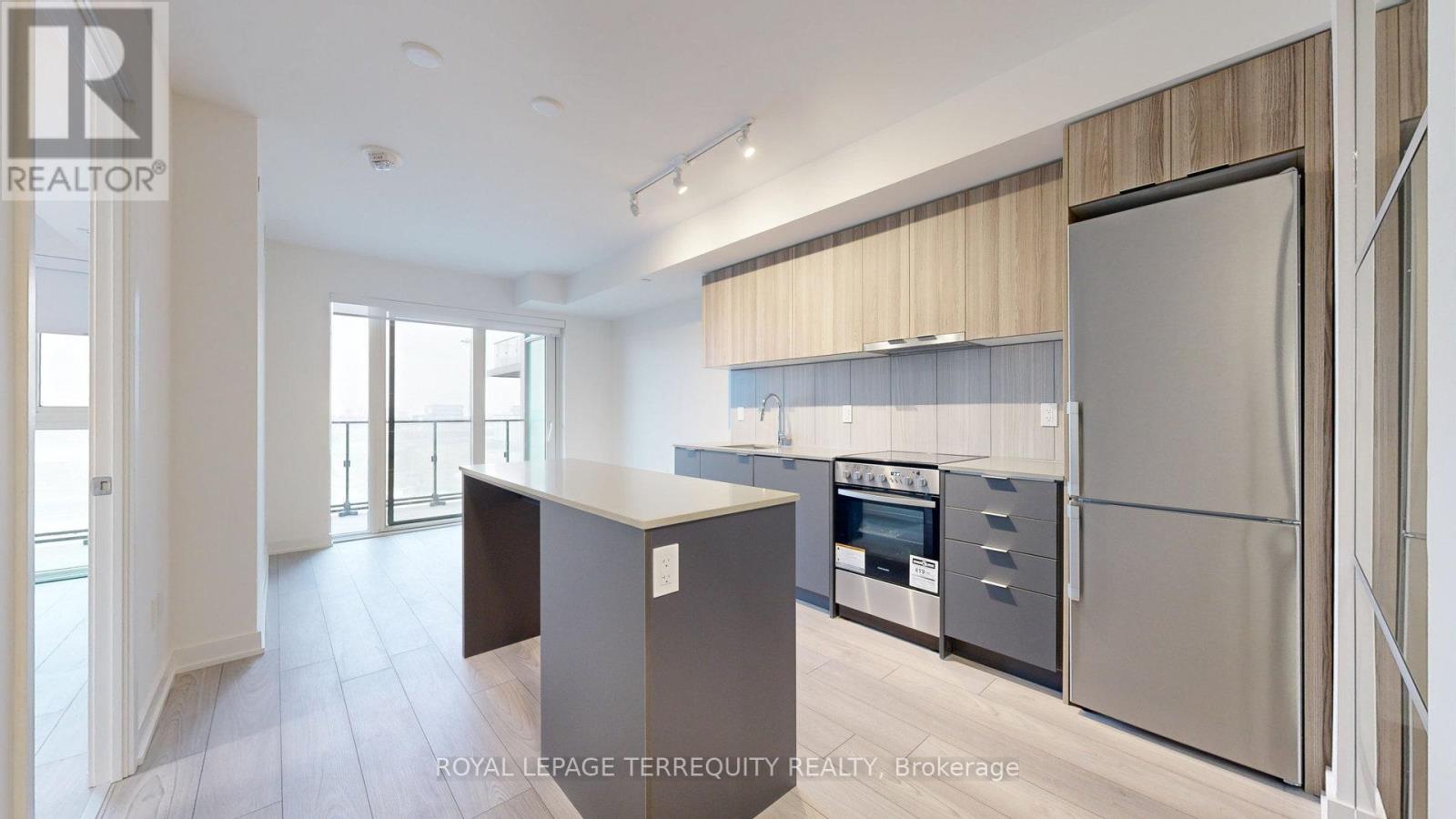 809 - 8 Tippett Road Property Photo 8