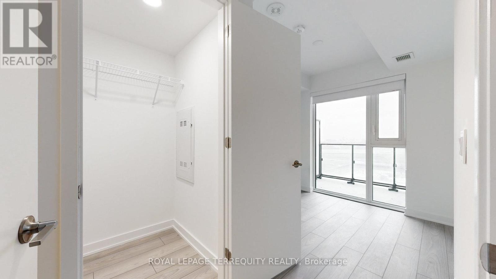 809 - 8 Tippett Road Property Photo 14
