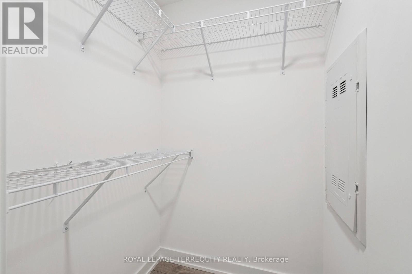 809 - 8 Tippett Road Property Photo 15