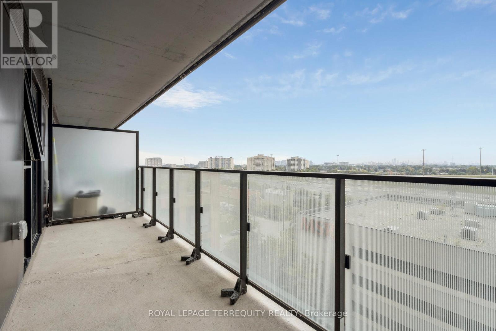 809 - 8 Tippett Road Property Photo 21