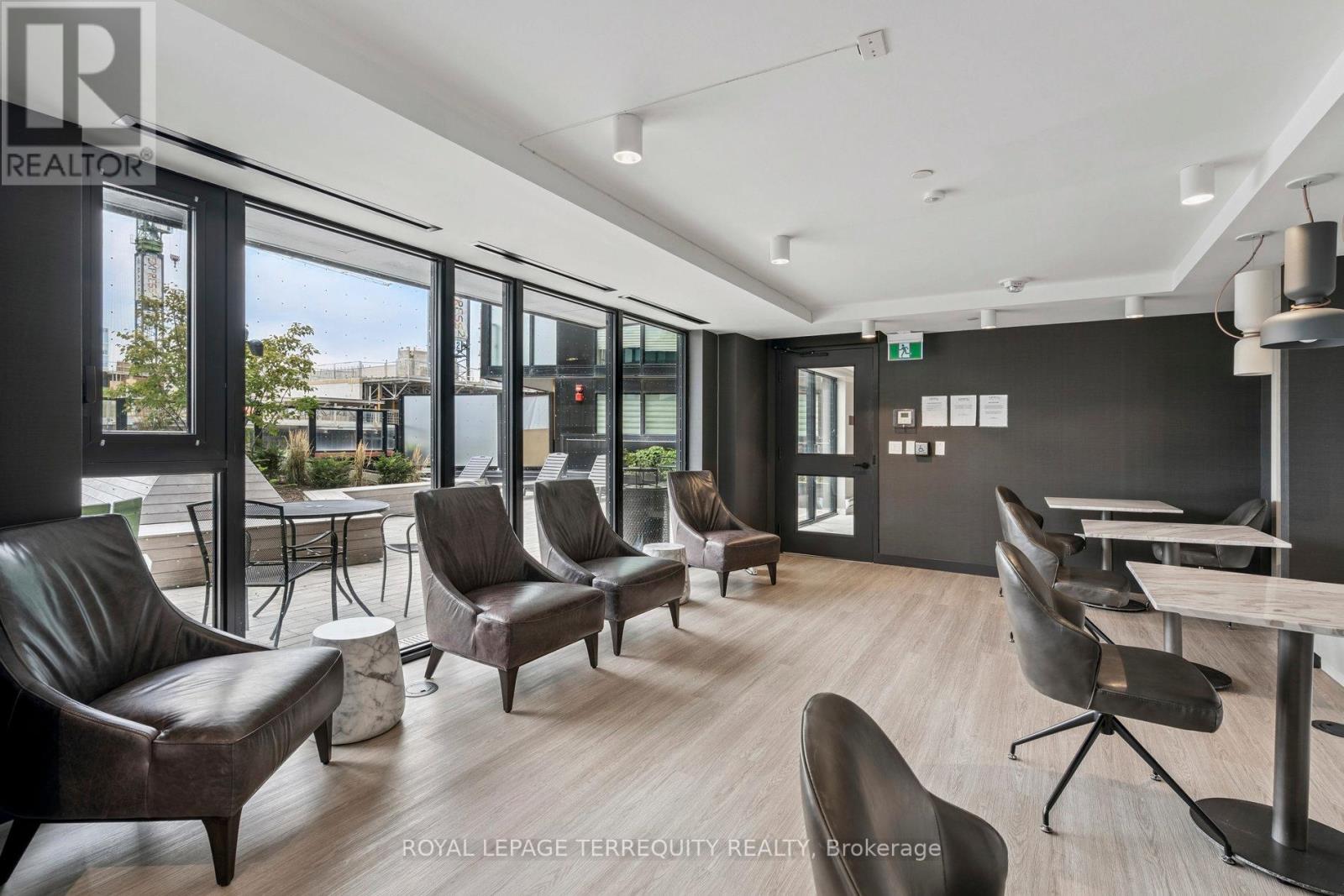 809 - 8 Tippett Road Property Photo 24