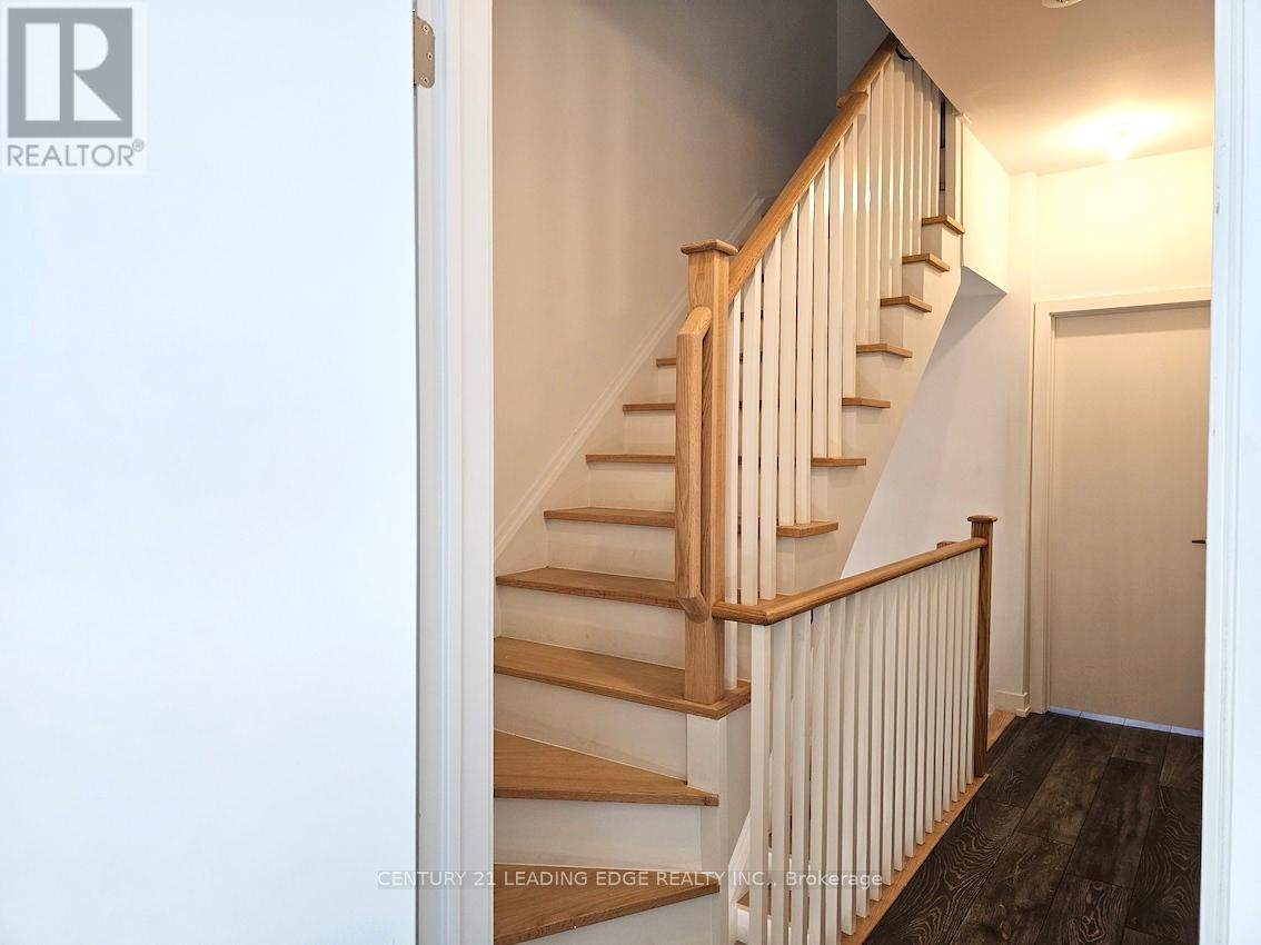 Room 1 - 10 Spruce Pines Crescent Property Photo 10