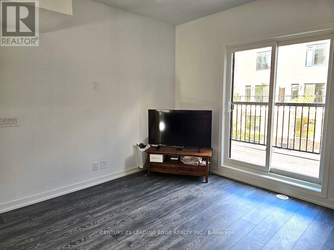 Room 1 - 10 Spruce Pines Crescent Property Photo 14