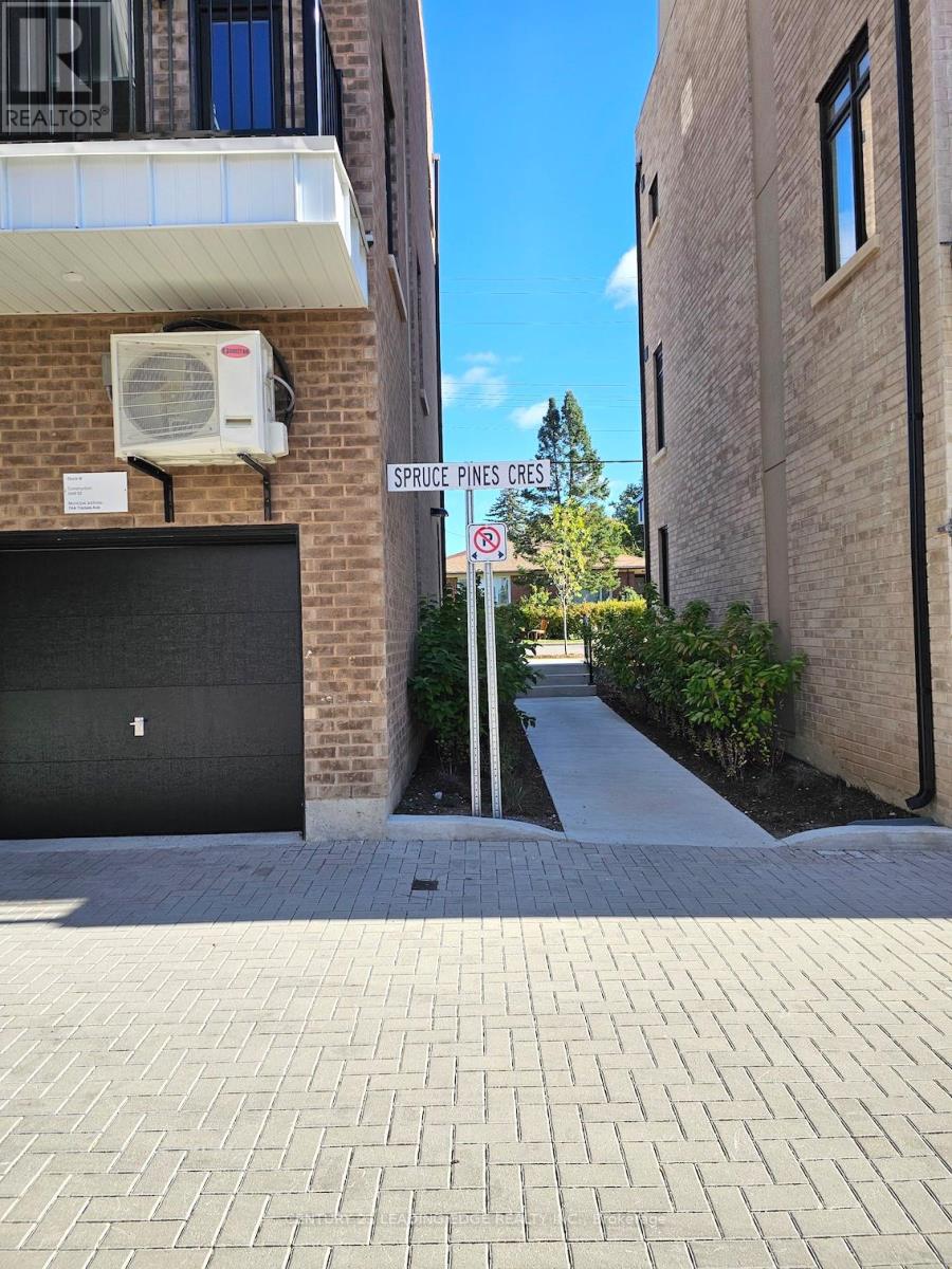 Room 1 - 10 Spruce Pines Crescent Property Photo 19