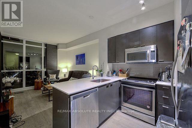 3007 - 30 Roehampton Avenue Property Photo 4