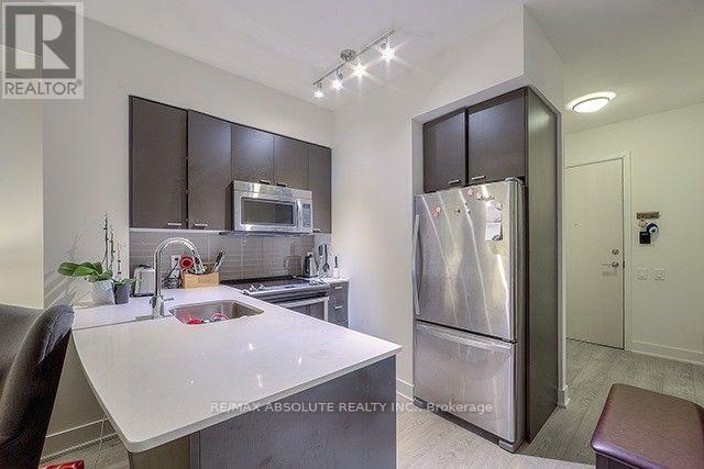 3007 - 30 Roehampton Avenue Property Photo 5
