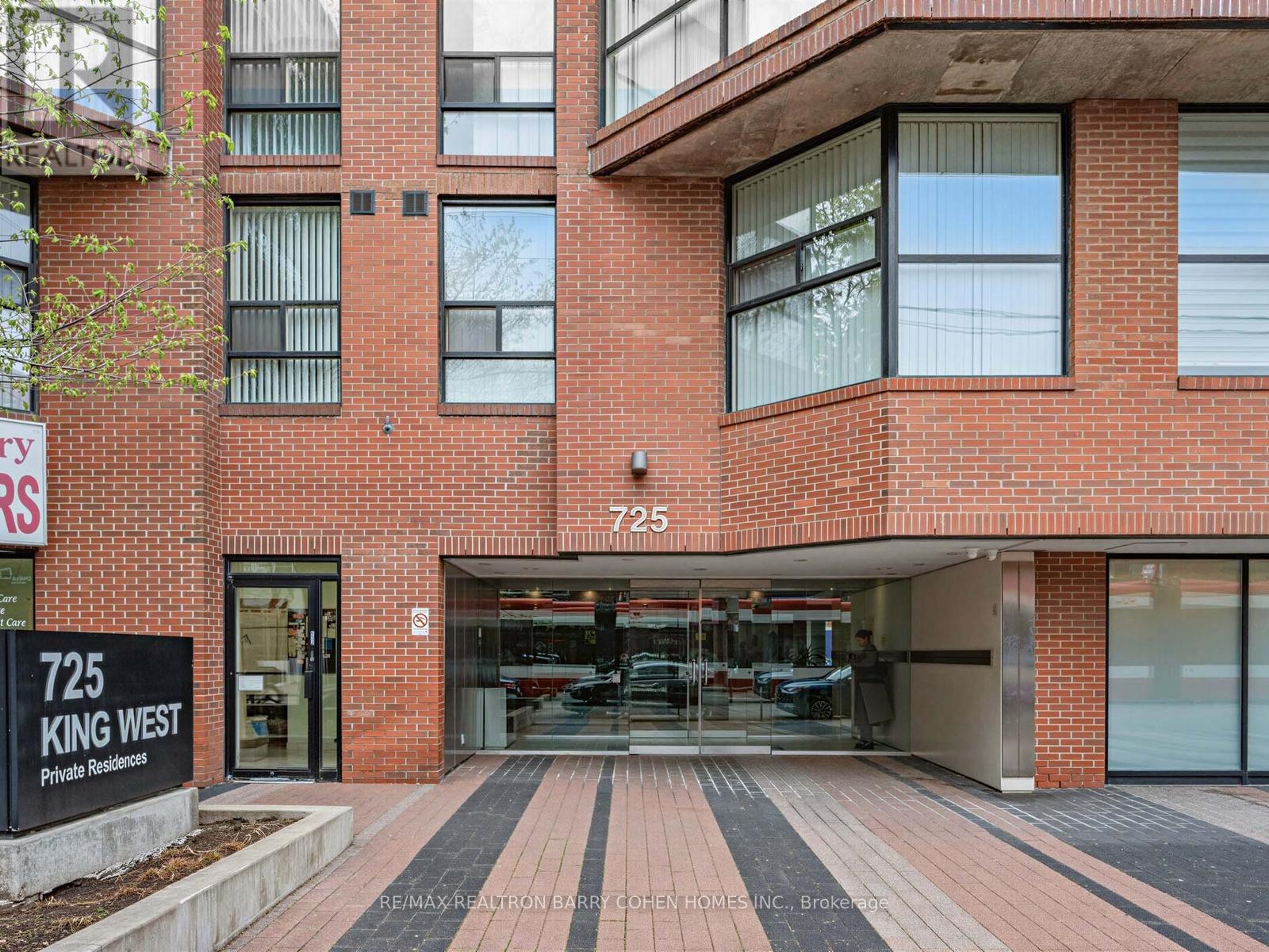303 - 725 King Street W Property Photo 2