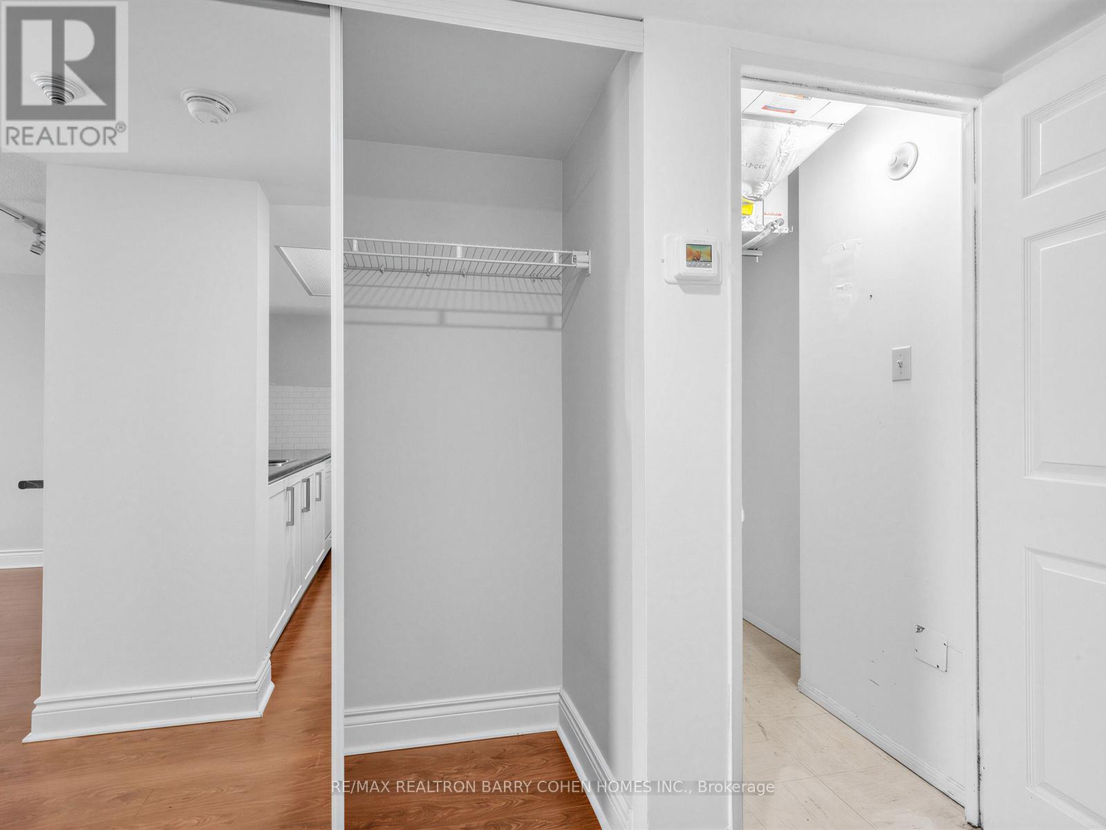 303 - 725 King Street W Property Photo 4