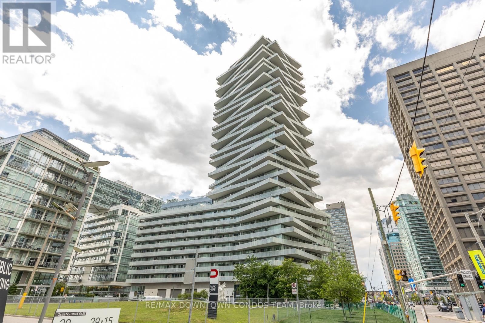 1410 - 15 Queens Quay E Property Photo 1
