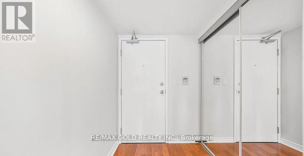 1506 - 200 Victoria Street Property Photo 8