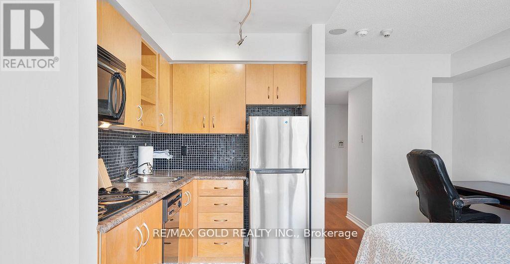 1506 - 200 Victoria Street Property Photo 9