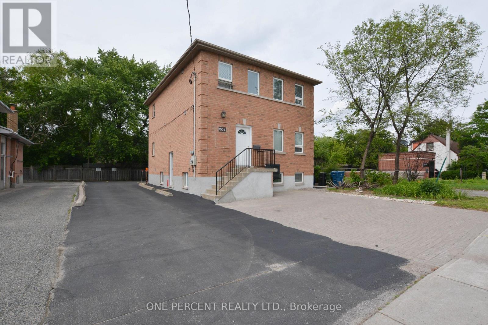 204 Sheppard Avenue W Property Photo 1