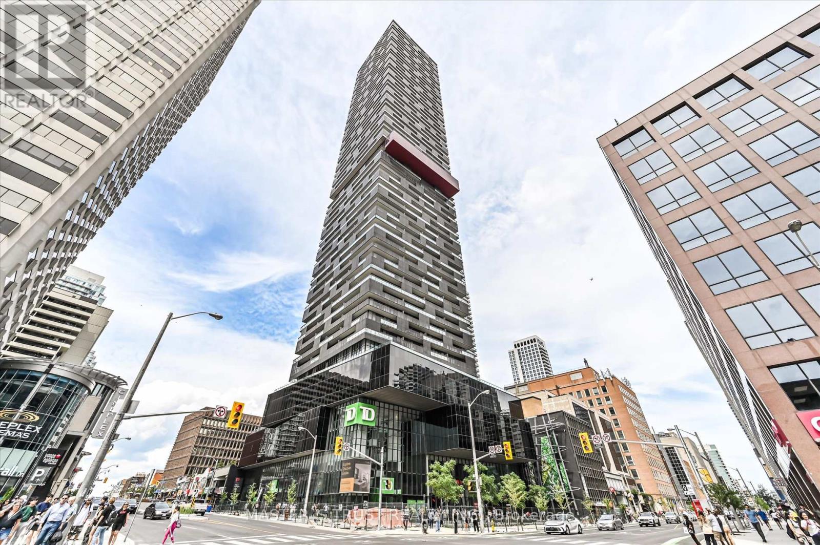 Ph 5801 - 8 Eglinton Avenue E Photo de la propriété 1