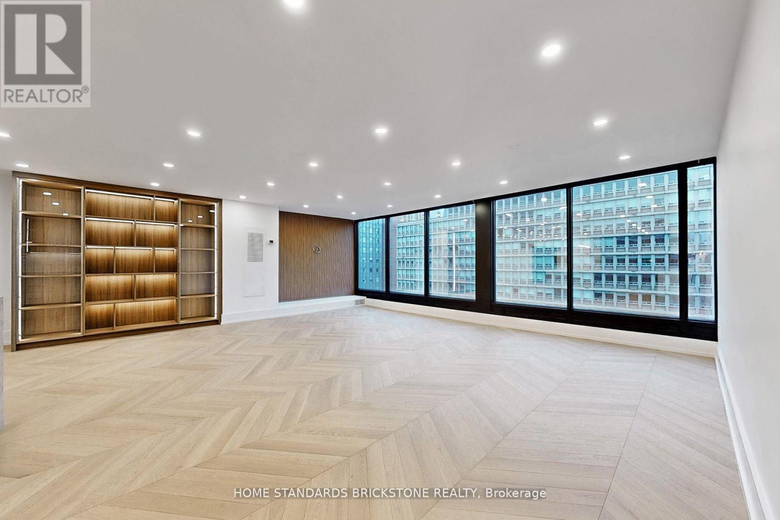 1009 - 110 BLOOR STREET W