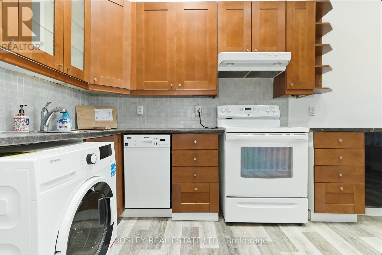 179 Queen Street E Property Photo 25