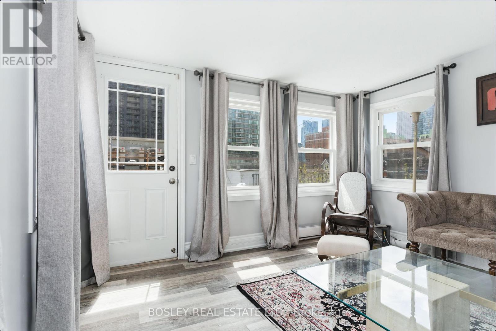 179 Queen Street E Property Photo 35