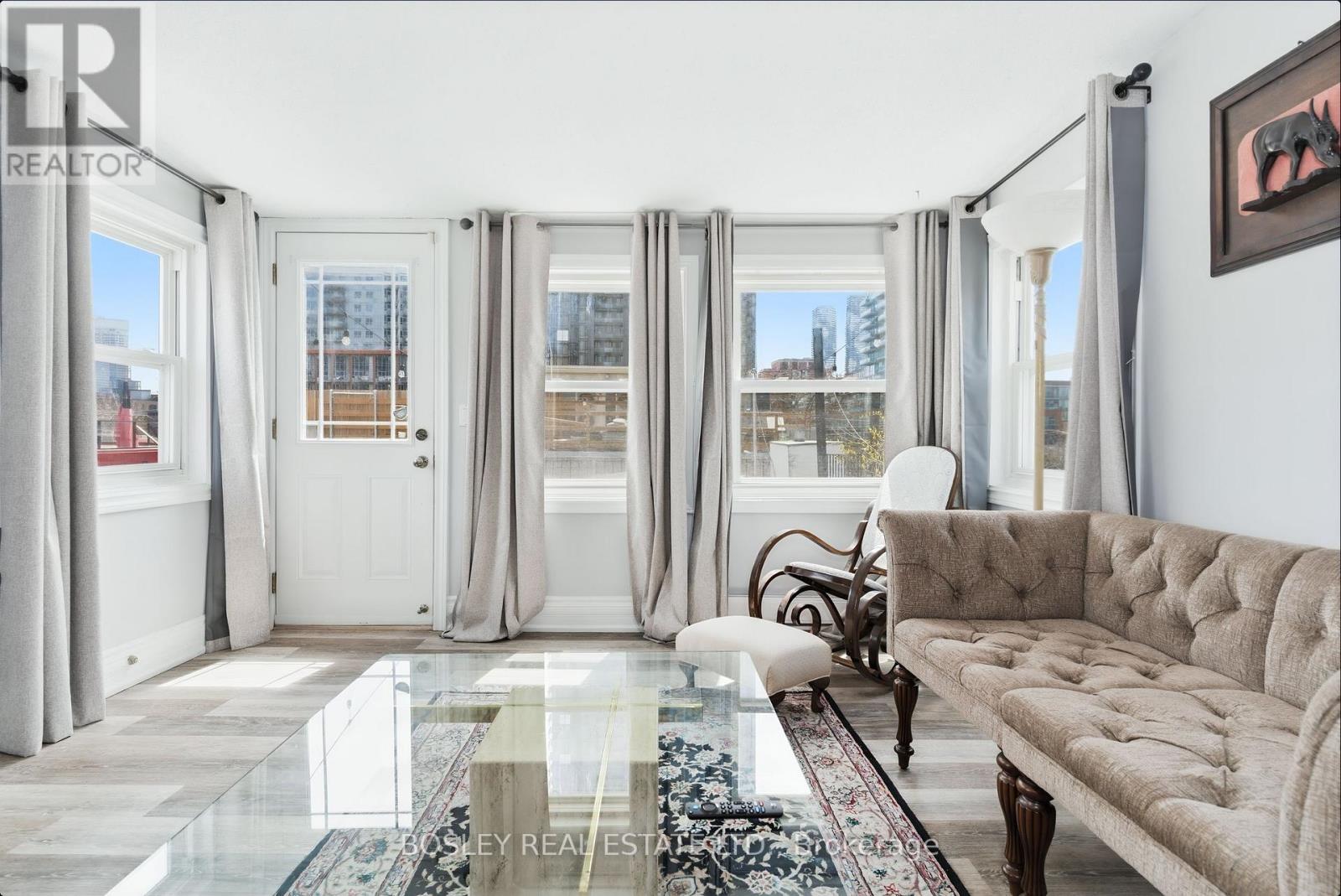 179 Queen Street E Property Photo 38