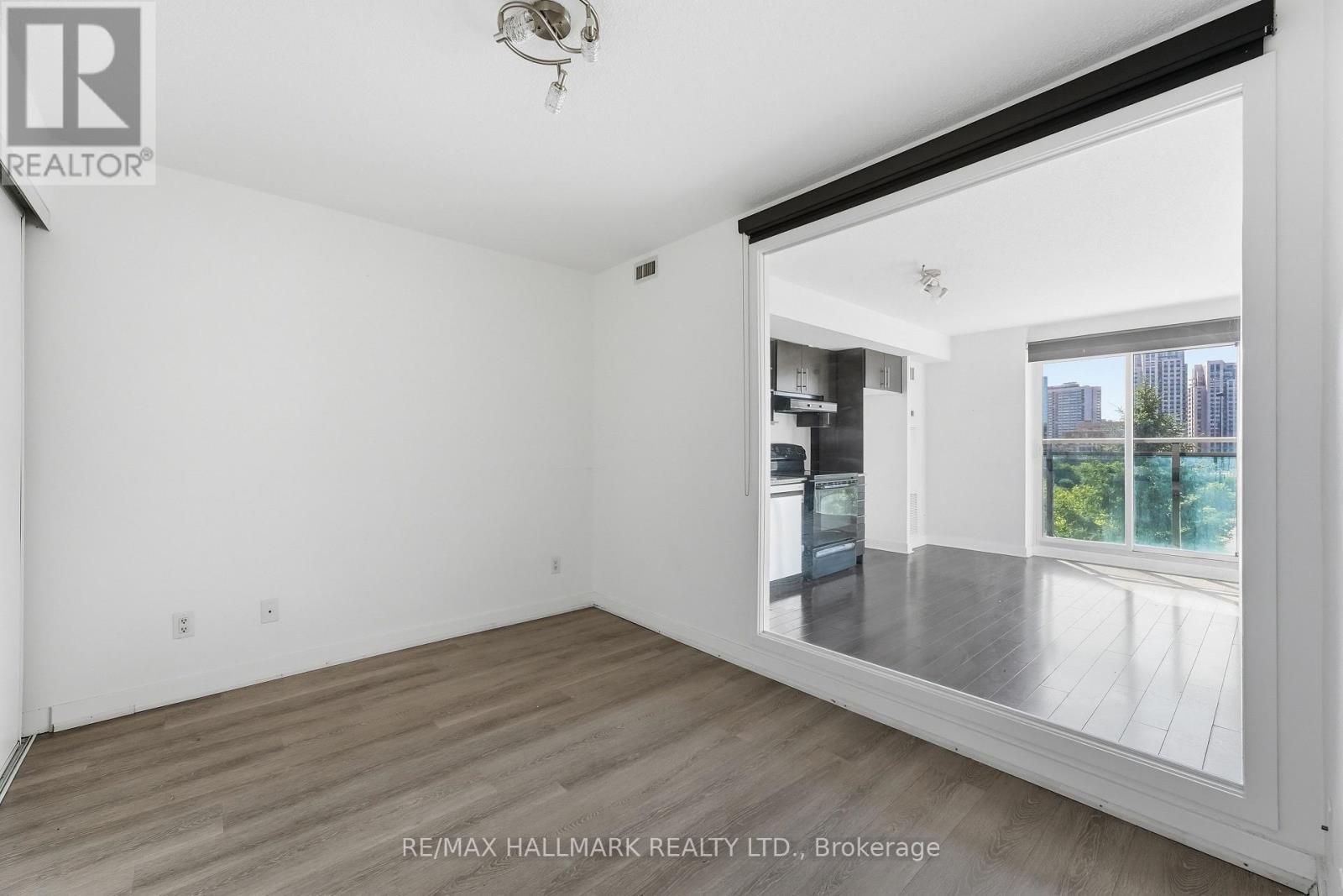 417 - 120 Dallimore Circle Property Photo 8