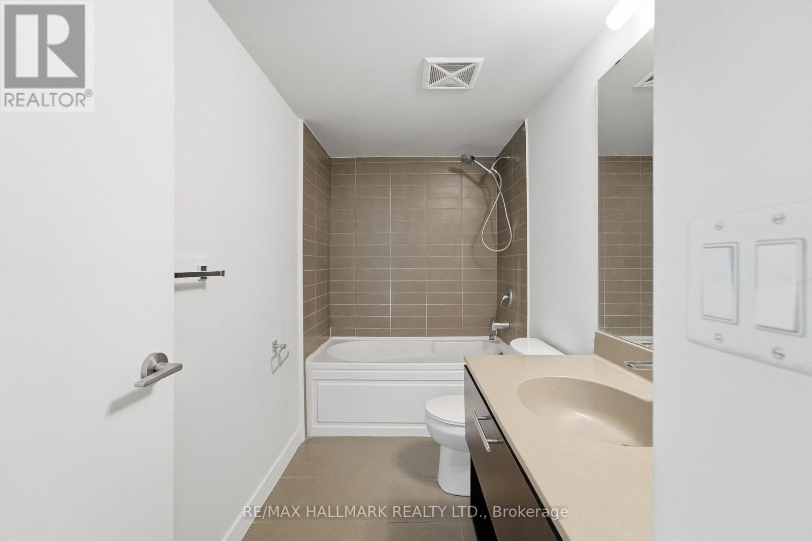 417 - 120 Dallimore Circle Property Photo 15