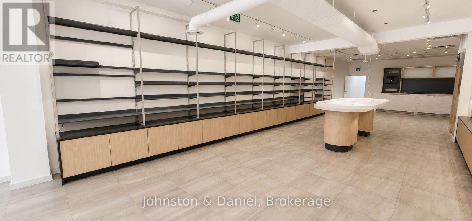 Retail - 2577 Yonge Street Property Photo 2