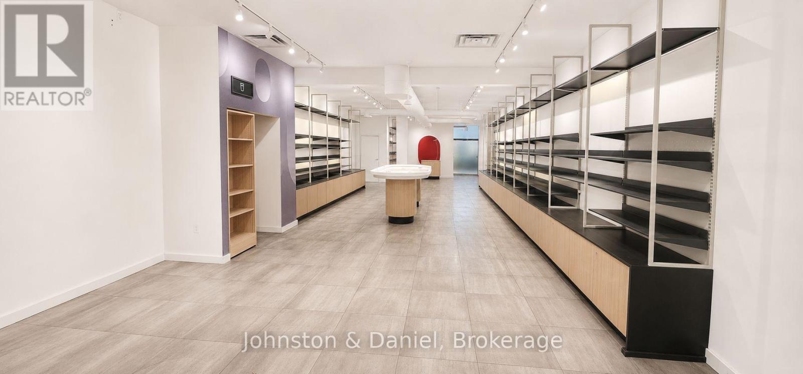 Retail - 2577 Yonge Street Property Photo 3