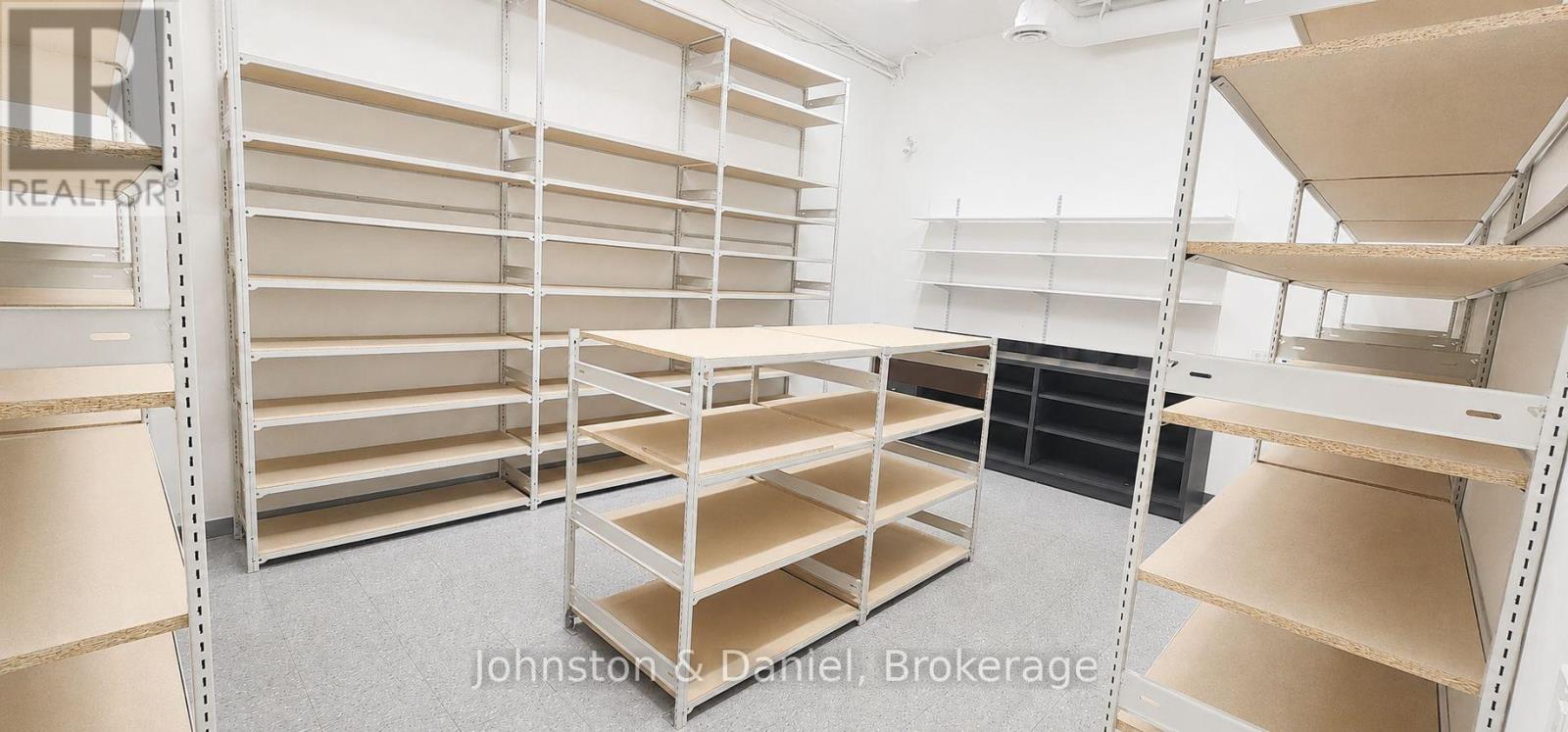 Retail - 2577 Yonge Street Property Photo 11