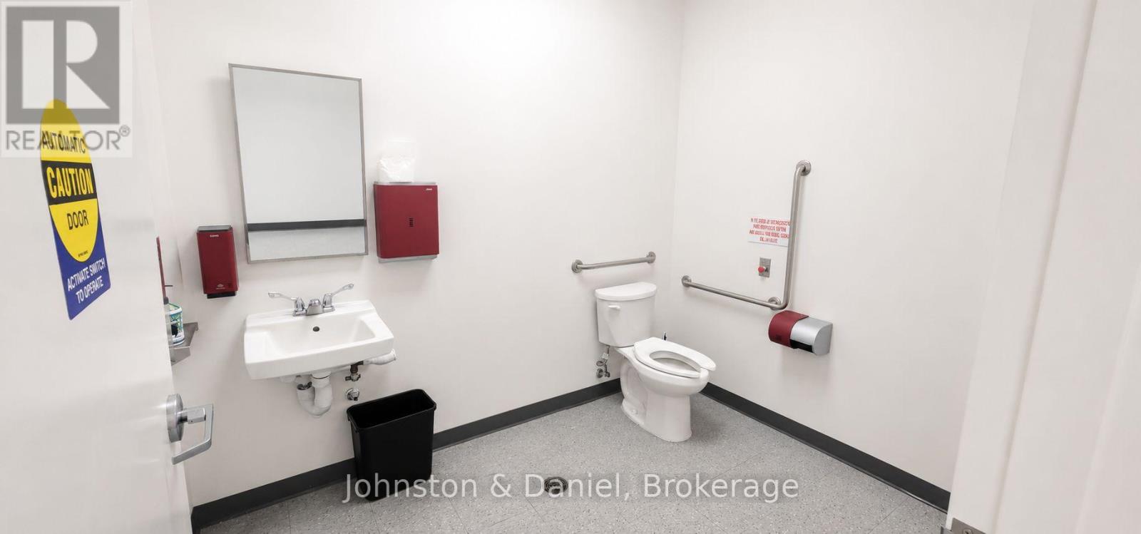 Retail - 2577 Yonge Street Property Photo 12