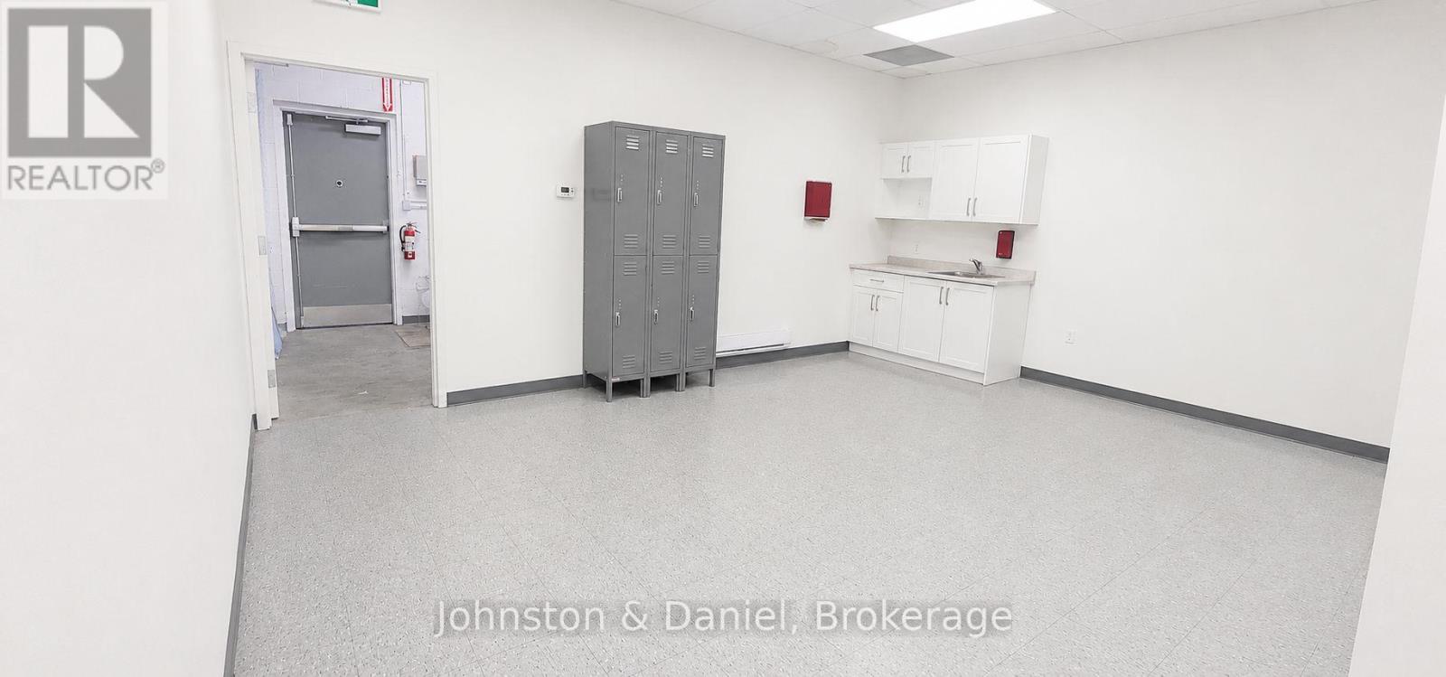 Retail - 2577 Yonge Street Property Photo 14