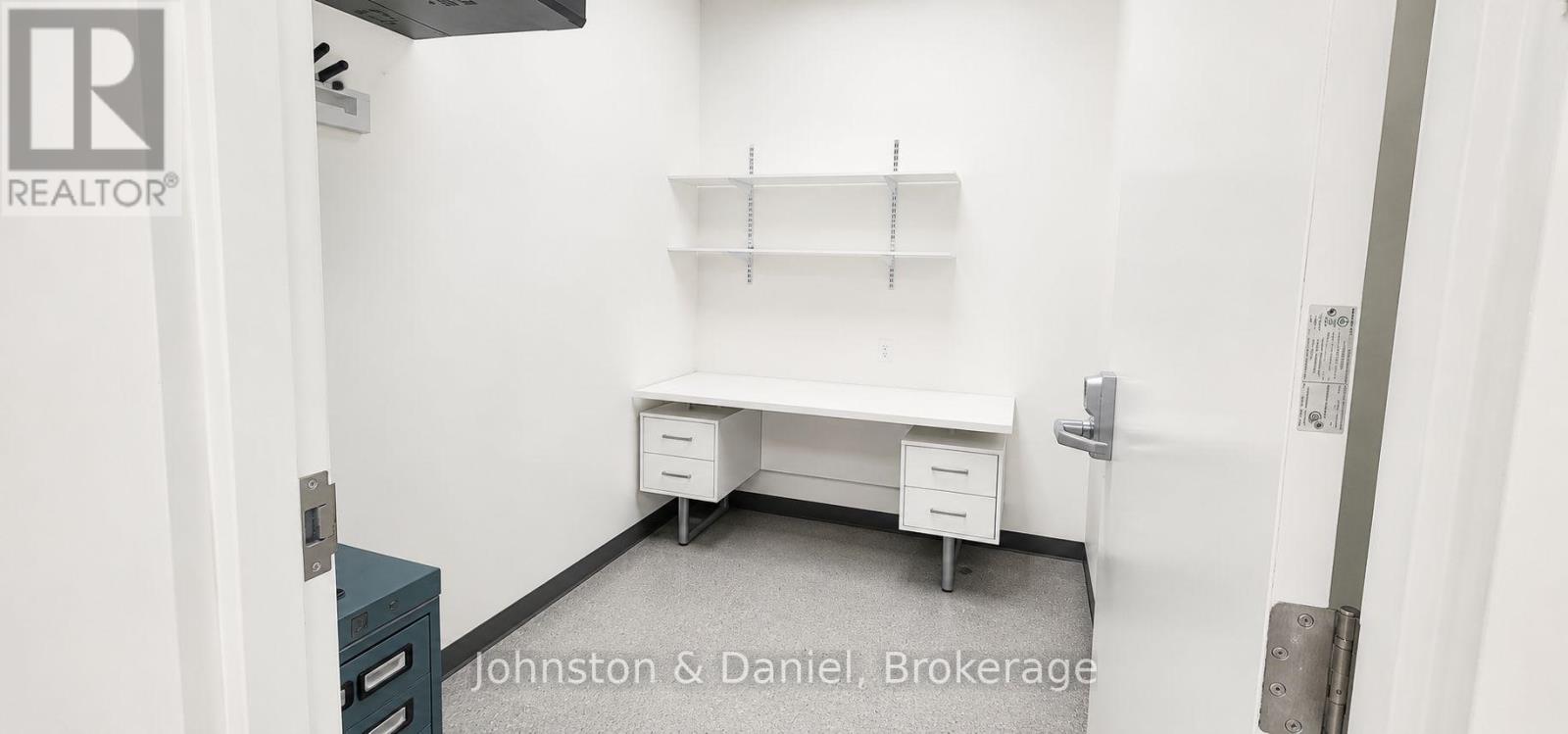 Retail - 2577 Yonge Street Property Photo 15