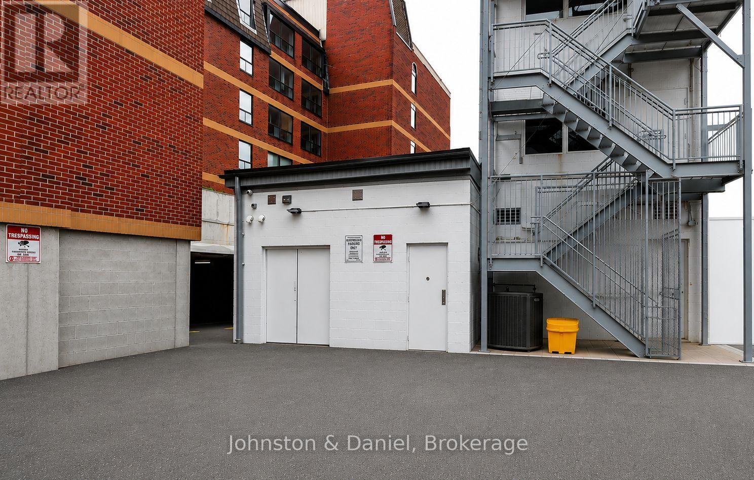 Retail - 2577 Yonge Street Property Photo 16