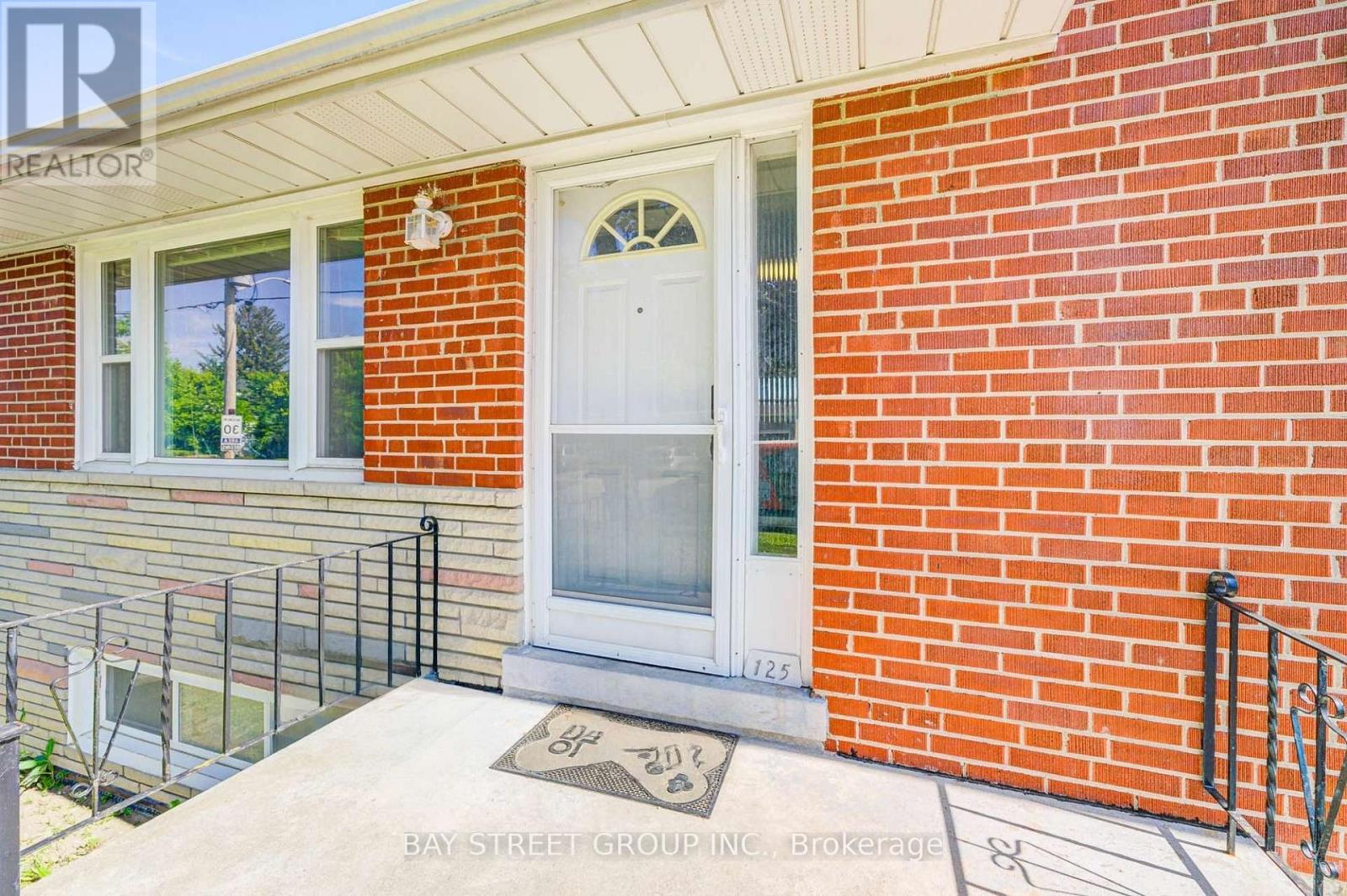 125 Connaught Avenue Property Photo 3