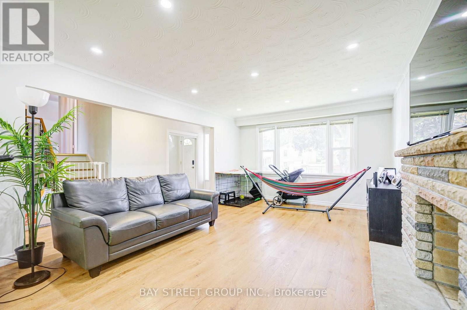 125 Connaught Avenue Property Photo 4