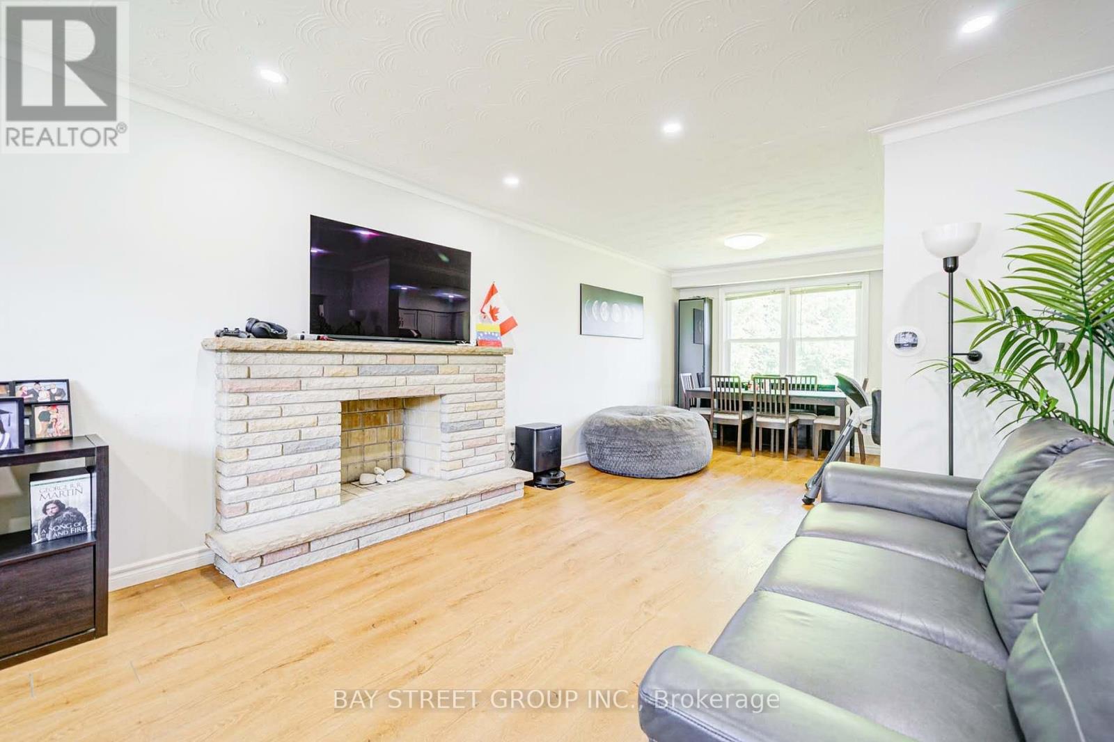 125 Connaught Avenue Property Photo 7