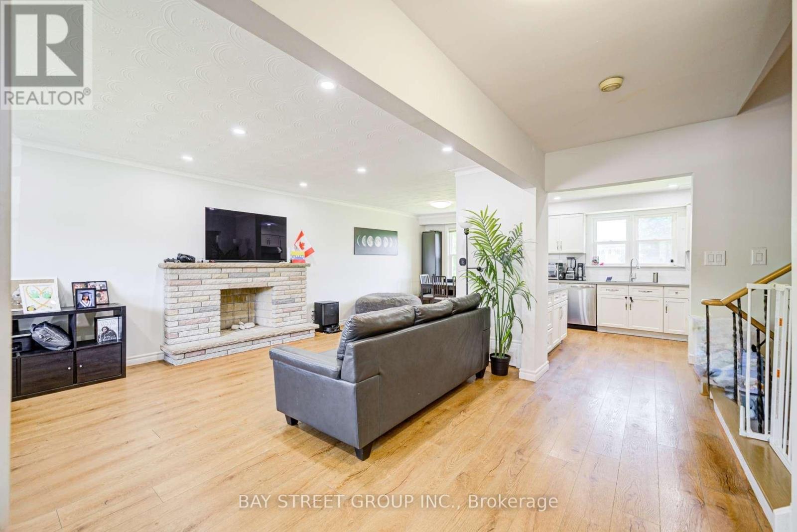 125 Connaught Avenue Property Photo 8