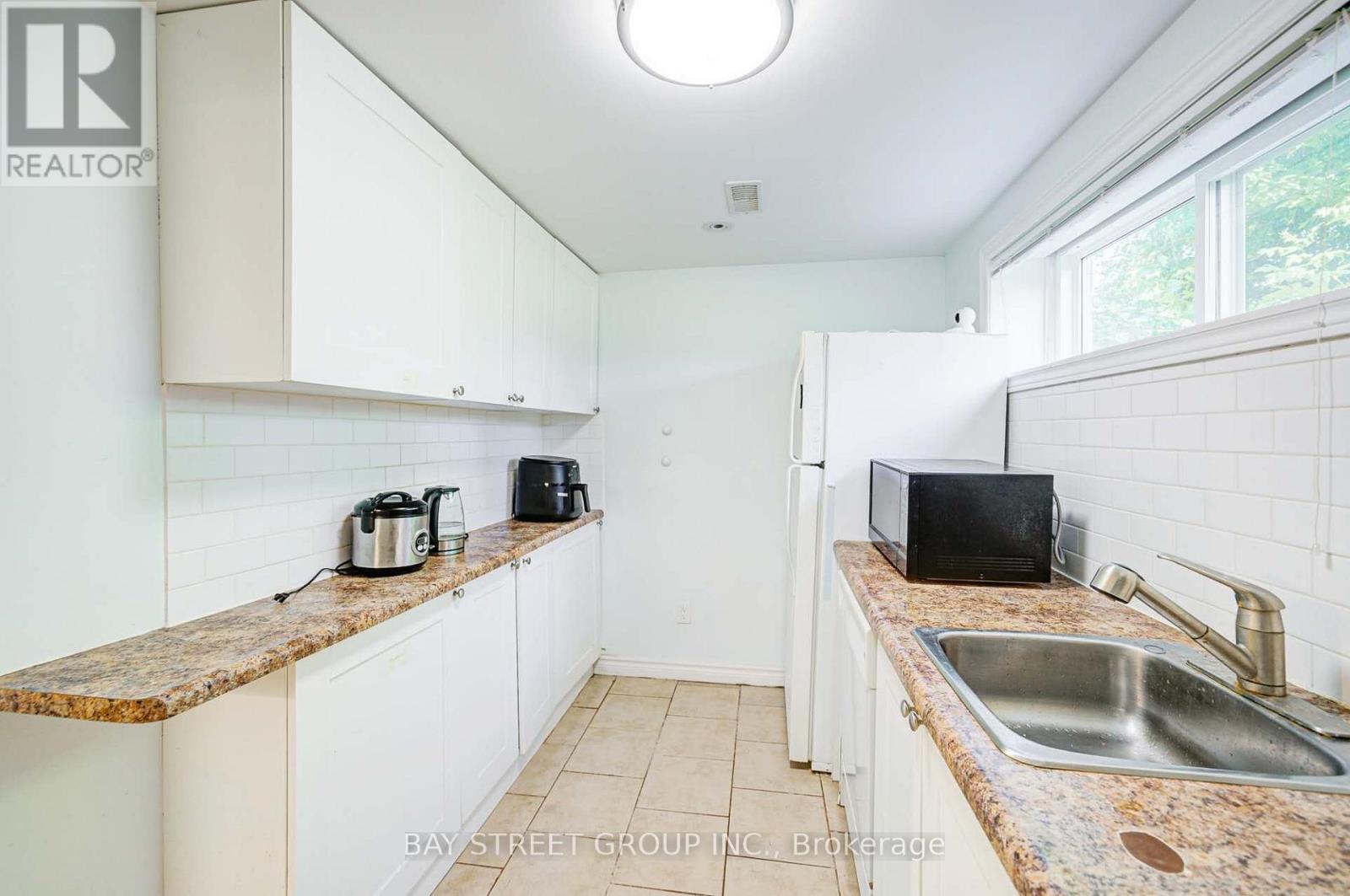 125 Connaught Avenue Property Photo 28